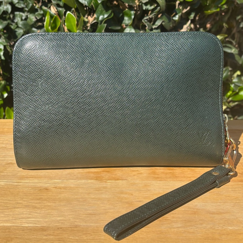 Louis Vuitton Taiga Dark Green Leather Clutch Wristlet Read